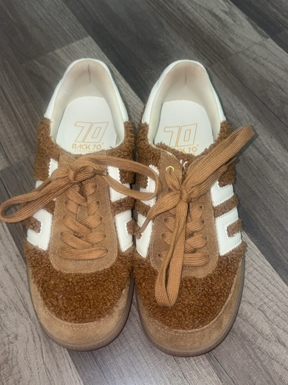 Back 70 Women's Tan & White Suede Sherpa Sneakers